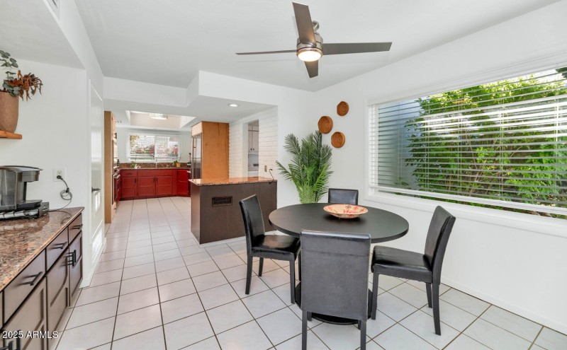 3234 E Larkspur Dr-large-006-008-TOD0988