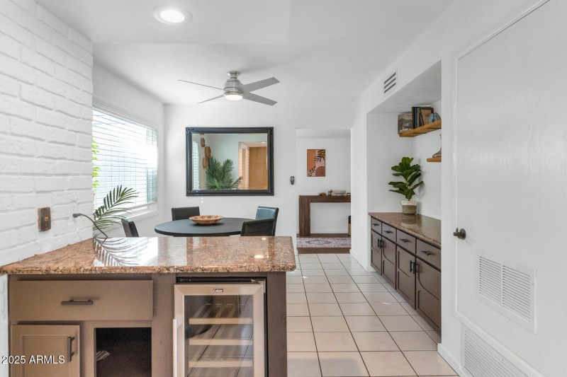 3234 E Larkspur Dr-large-007-009-TOD0991