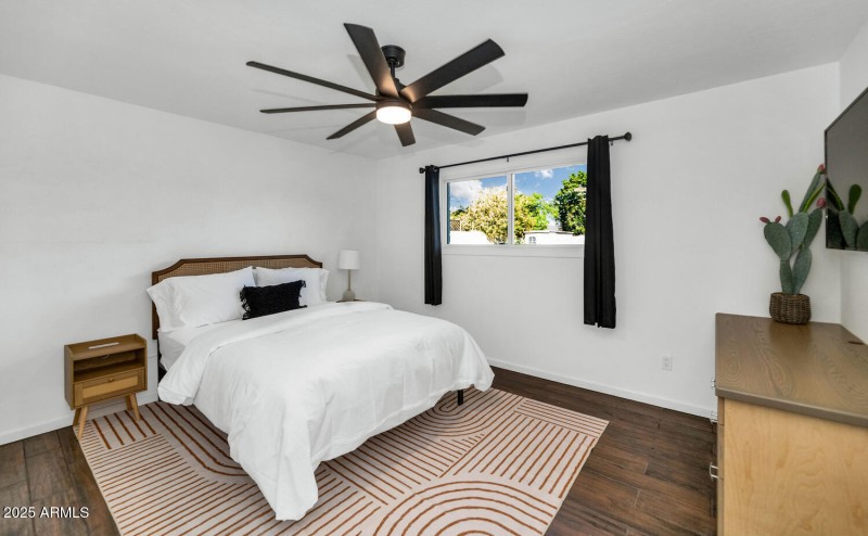 3234 E Larkspur Dr-large-016-007-TOD1003