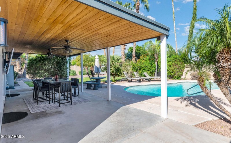 3234 E Larkspur Dr-large-021-015-TOD1007