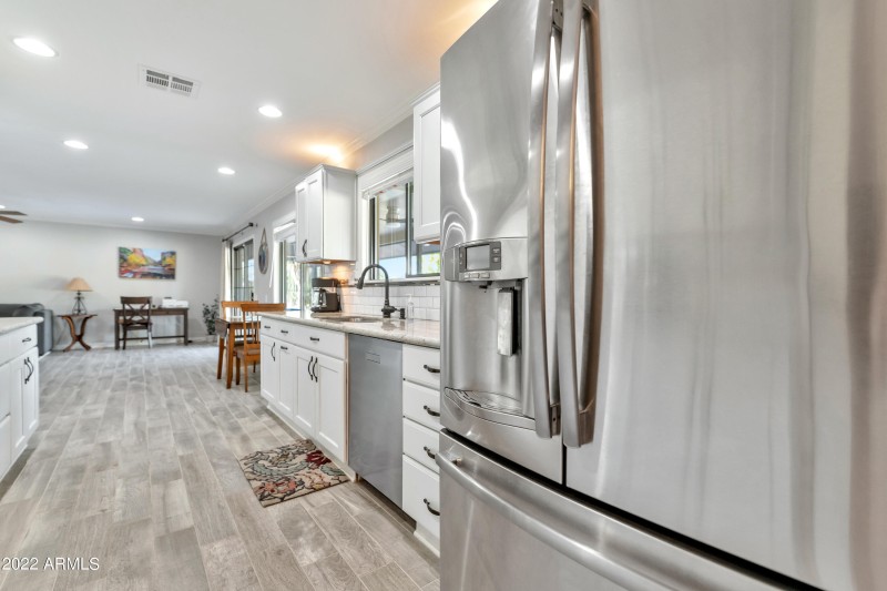 LOTS OF KITCHEN SPACE