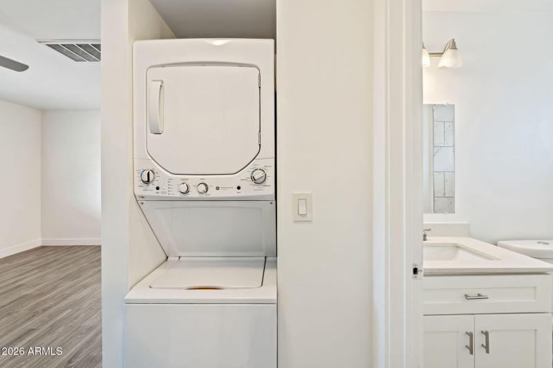 Stacked washer/dryer