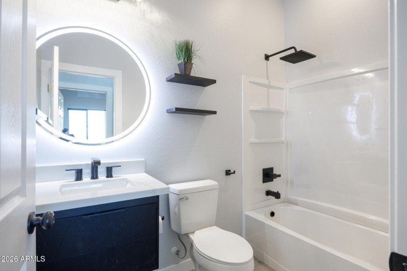10153 W Wenden - Bathroom