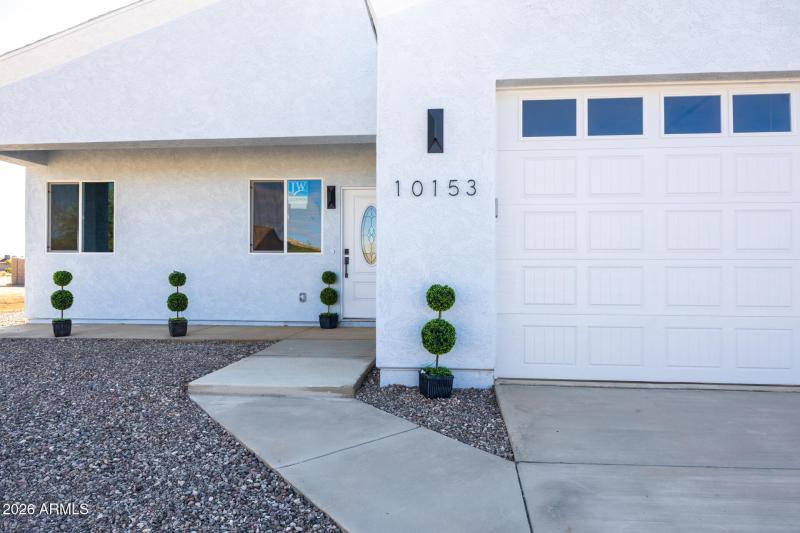 10153 W Wenden - Front Close View