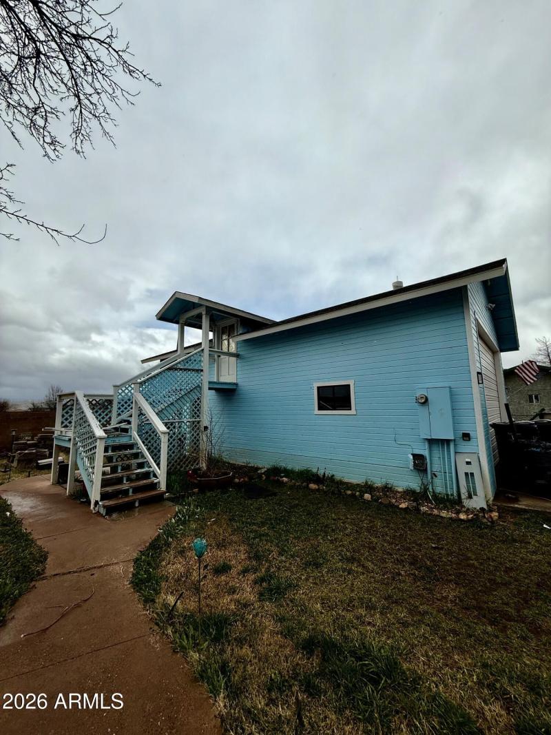 2437 La Grande Garage