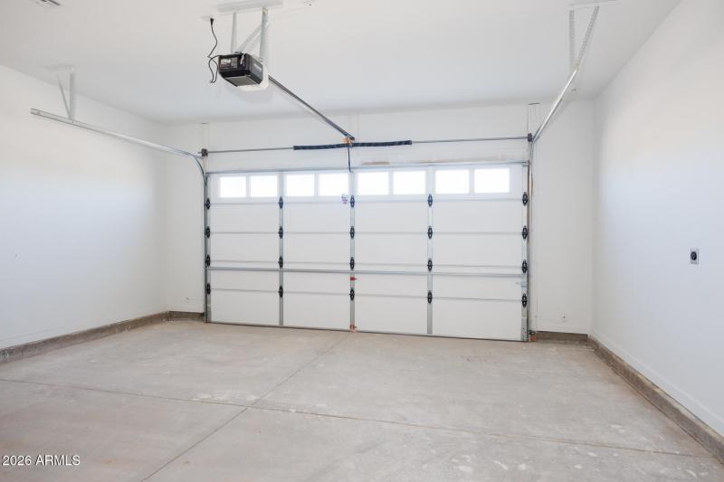 10153 W Wenden - Garage