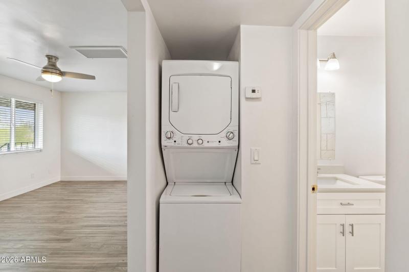 Stacked washer/dryer