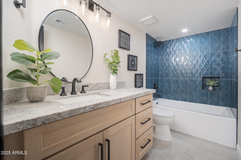 42_Downstairs-Bath_01