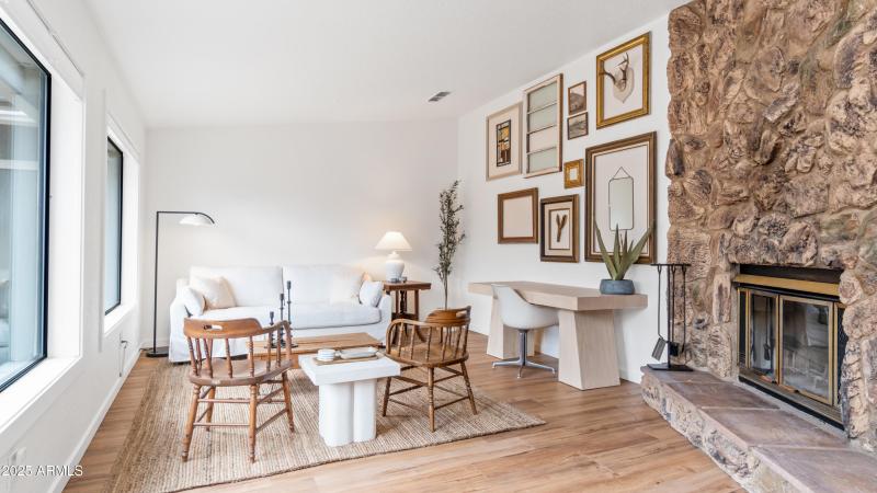 60 Gunsight Hills Dr