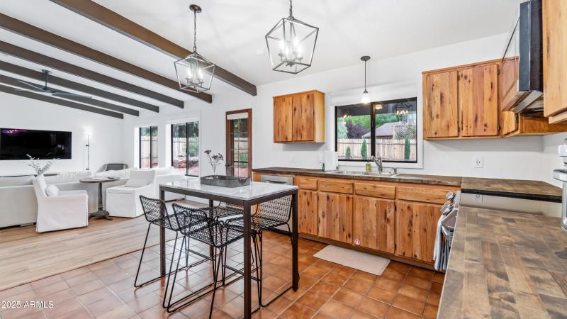 60 Gunsight Hills Dr