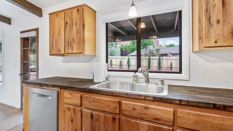 60 Gunsight Hills Dr