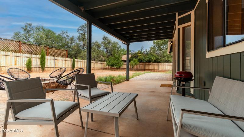 60 Gunsight Hills Dr