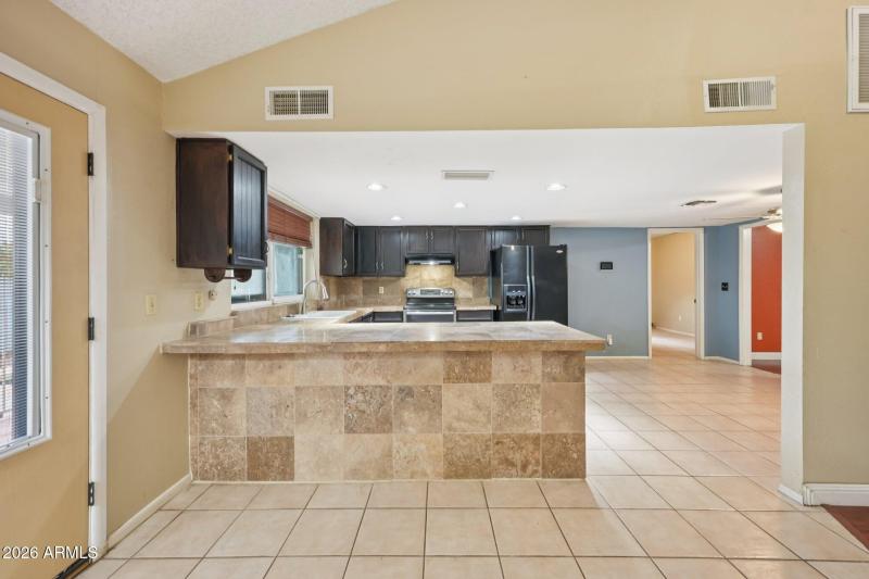 16-web-or-mls-W Utopia Rd-S1902-016