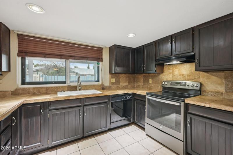 20-web-or-mls-W Utopia Rd-S1902-020