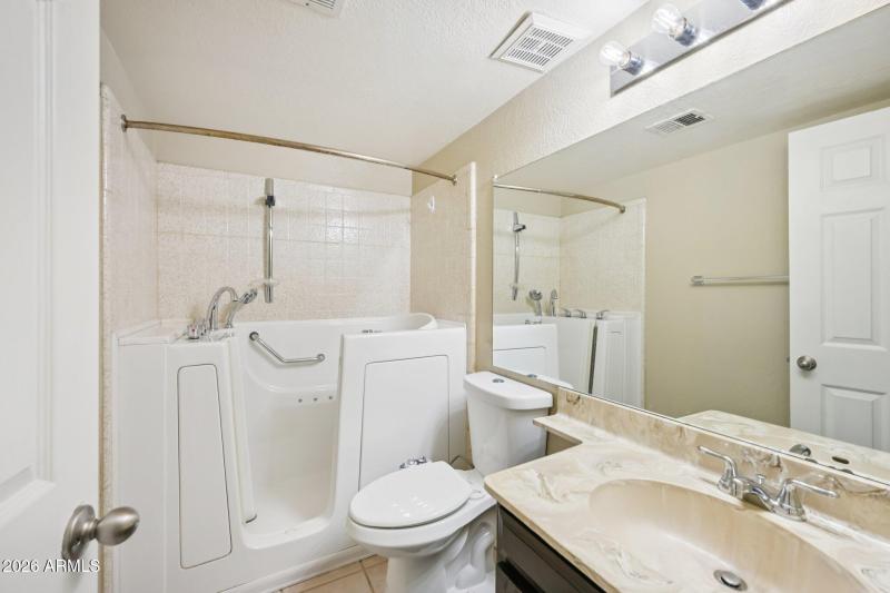 32-web-or-mls-W Utopia Rd-S1902-032