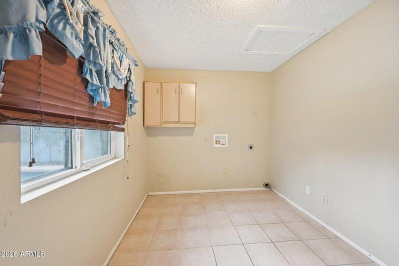 34-web-or-mls-W Utopia Rd-S1902-034