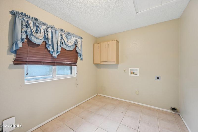 35-web-or-mls-W Utopia Rd-S1902-035