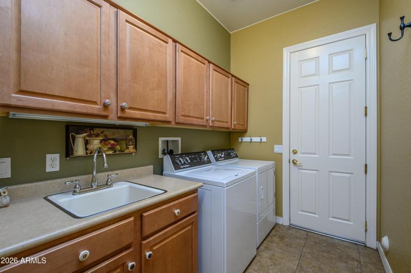 Laundry w/Cabinets & Sink