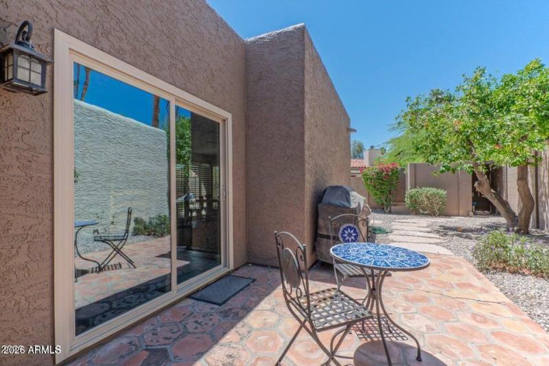 Side patio off kitchen