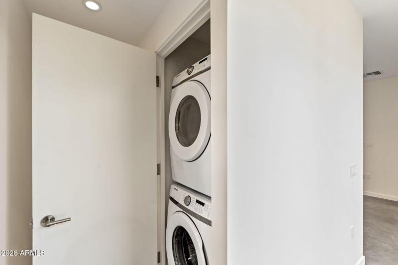 Stacked washer/dryer