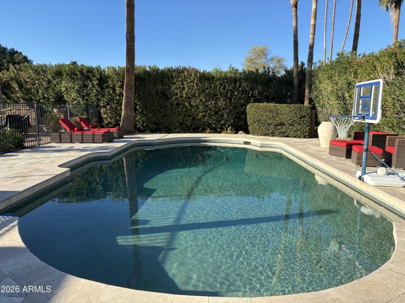 Pool, P1