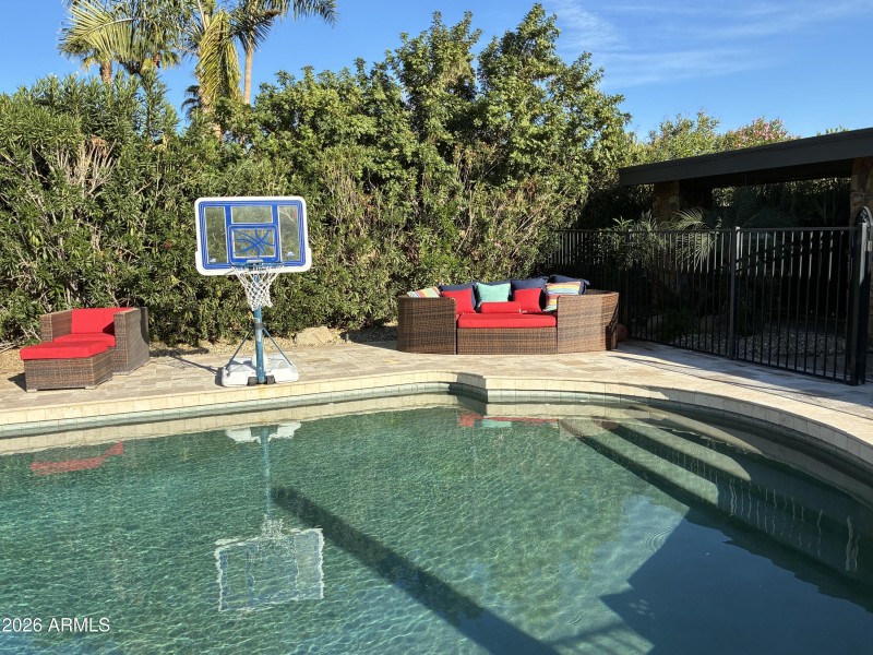Pool, P2