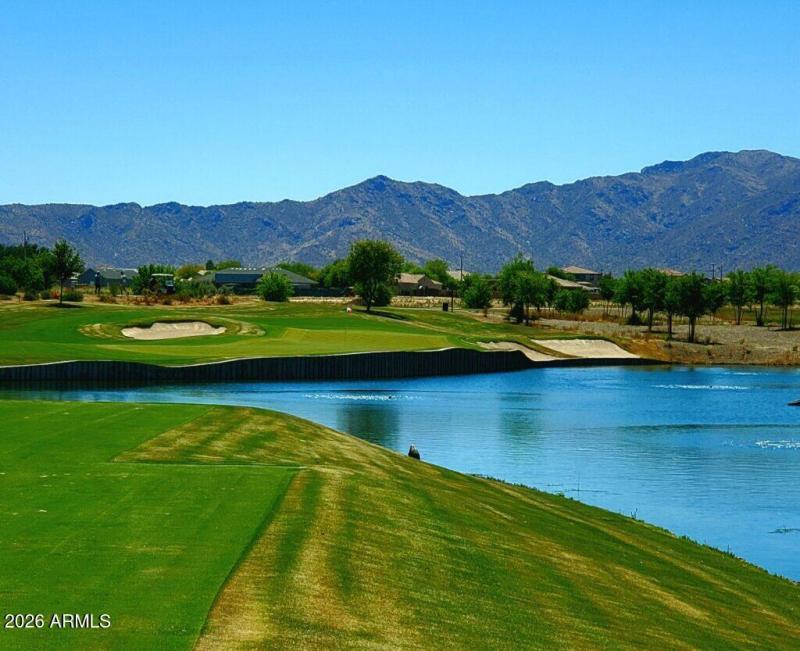 Golf Course_Mountains and Water
