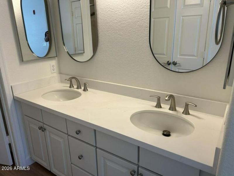 425 W Rio Salado Bath1