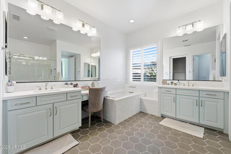 038-primary-bathroom