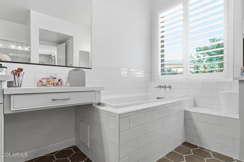 040-primary-bathroom