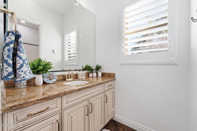 044-ensuite-bathroom