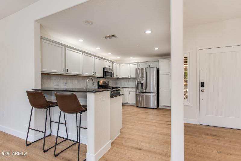 Breakfast Bar/Entryway