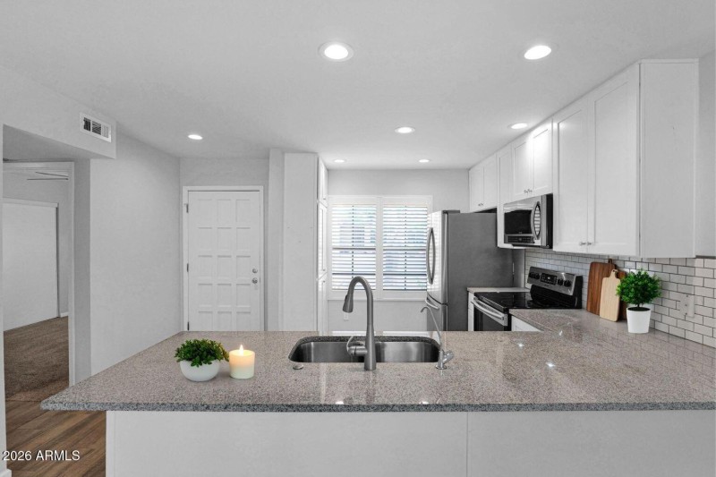 508 Palo Verde - STAGED KITCHEN.3