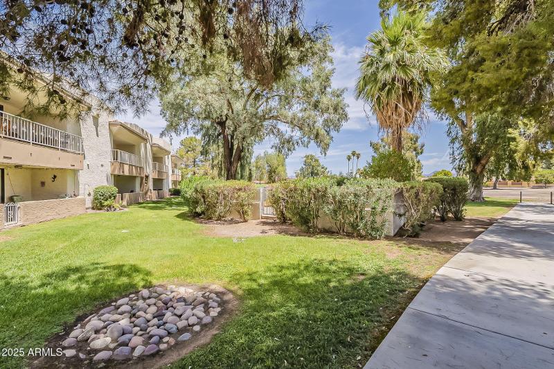 Path to Course and Clubhouse