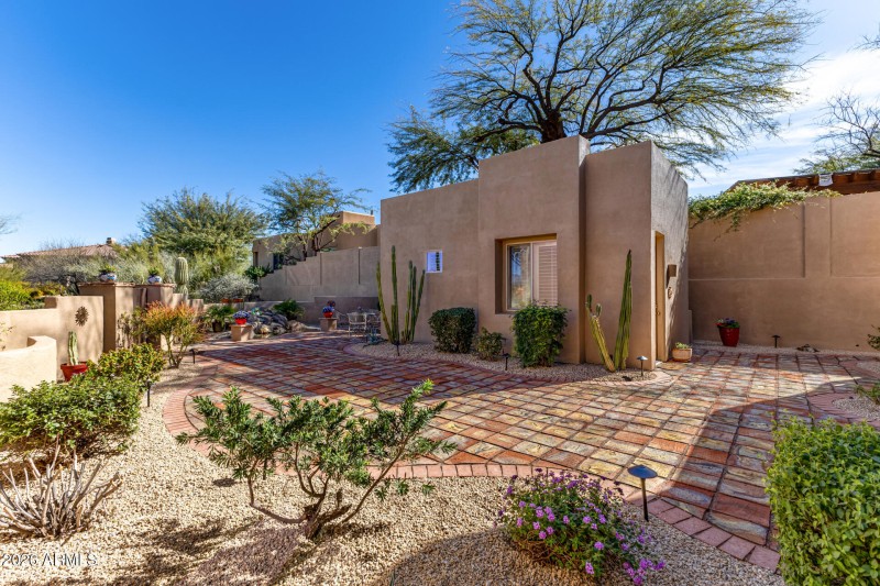 Front Courtyard /Casita