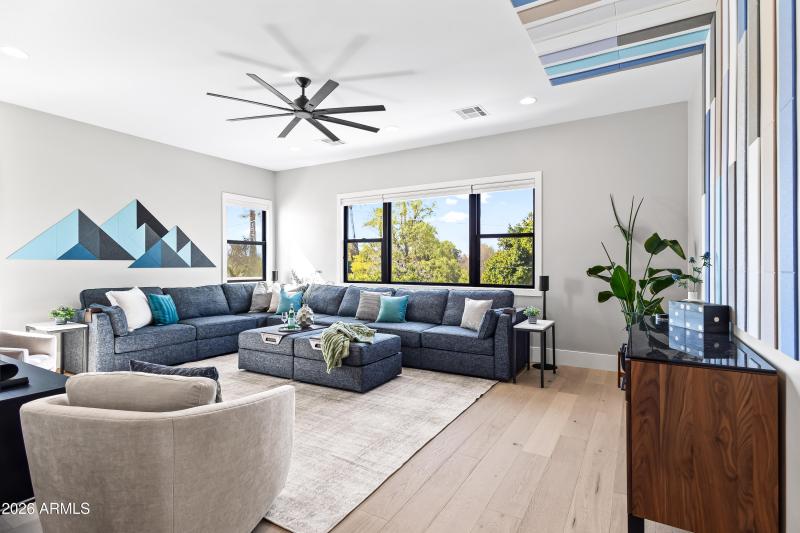 Huge bonus / flex room