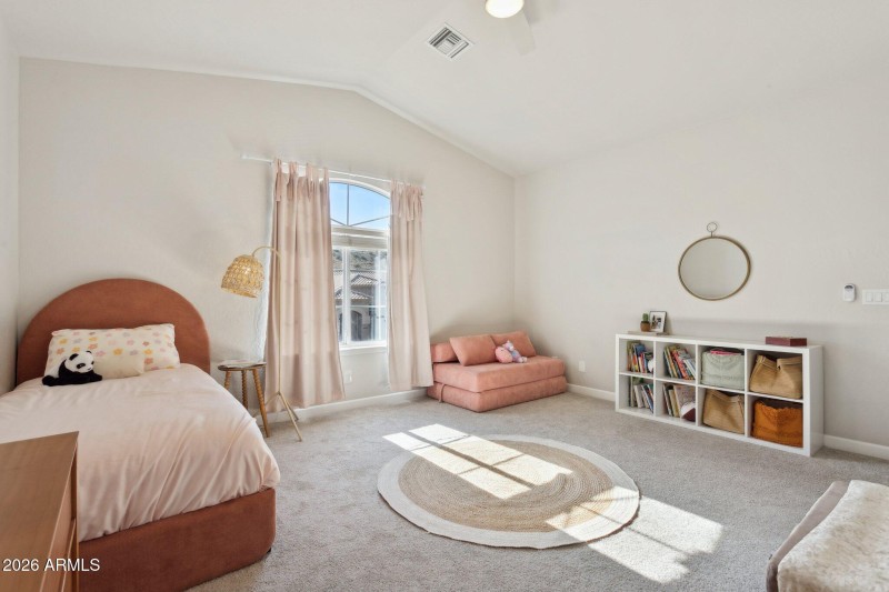 46-web-or-mls-16032-s-1st-st