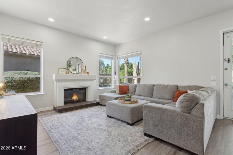 13-web-or-mls-16032-s-1st-st