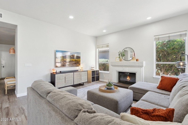 14-web-or-mls-16032-s-1st-st