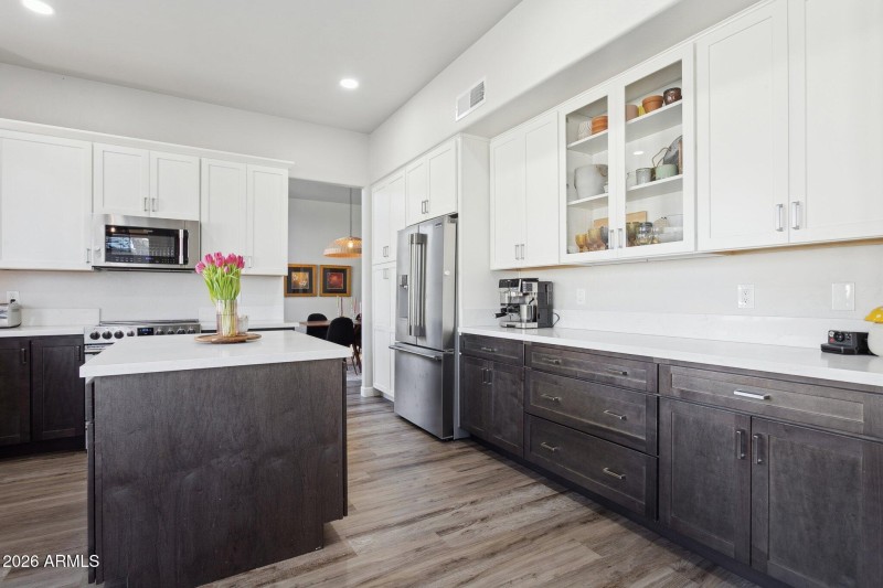 17-web-or-mls-16032-s-1st-st