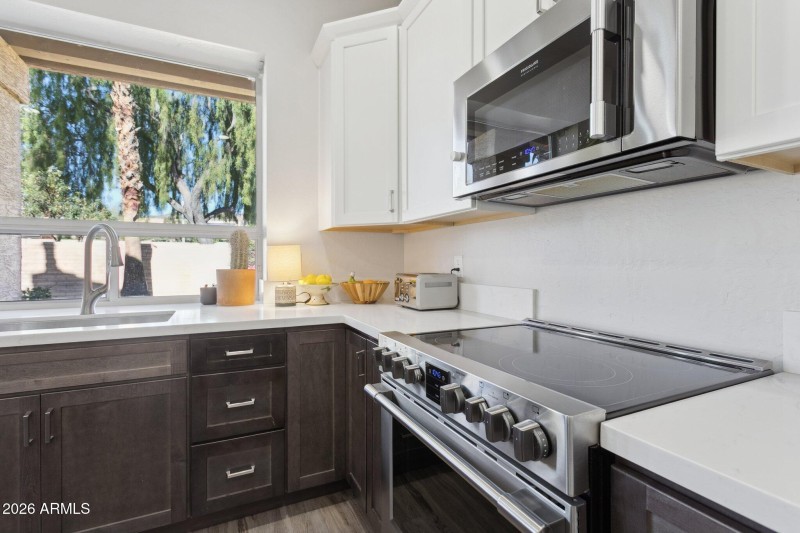 19-web-or-mls-16032-s-1st-st