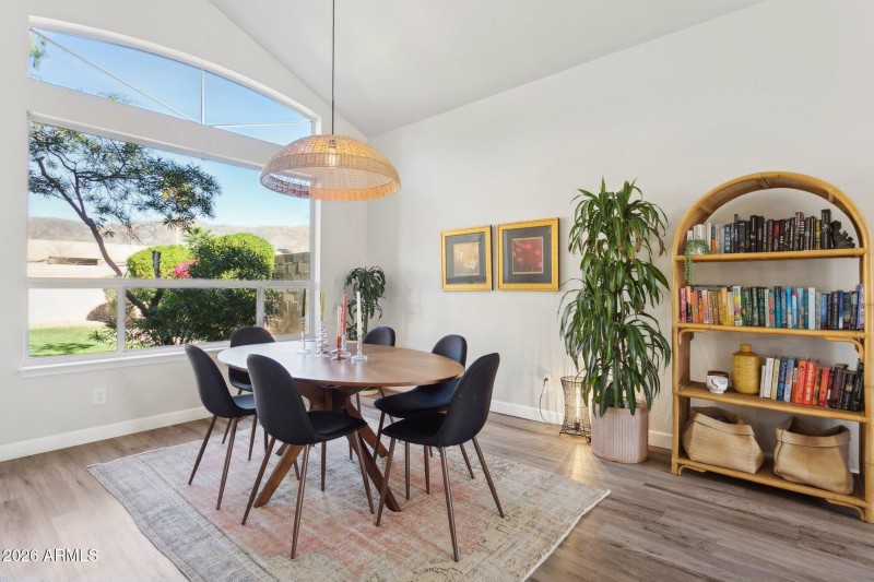 4-web-or-mls-16032-s-1st-st