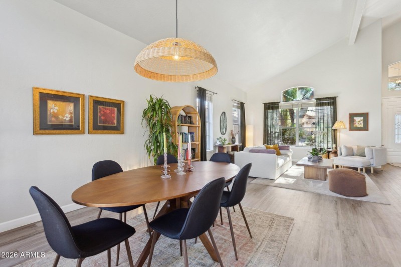 5-web-or-mls-16032-s-1st-st