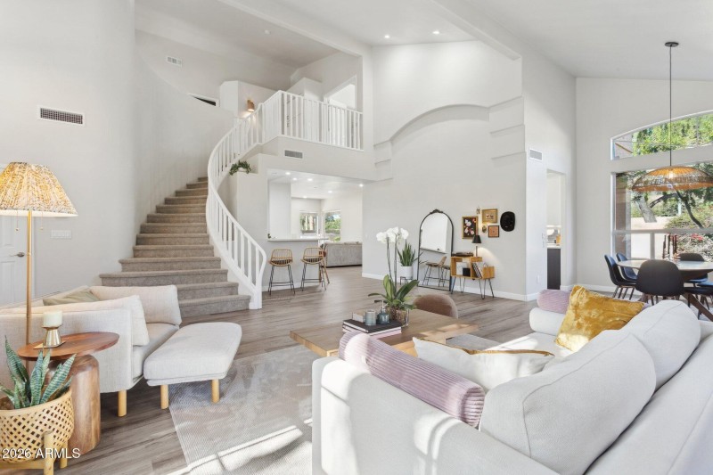 8-web-or-mls-16032-s-1st-st