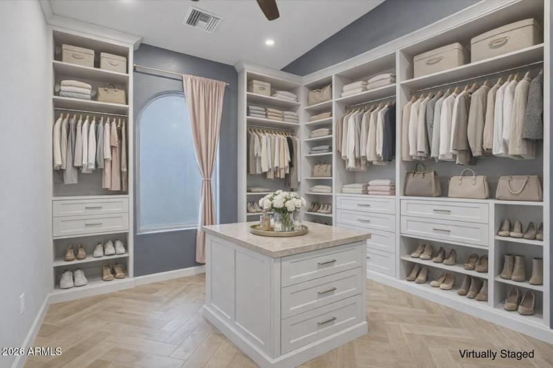 Closet staging