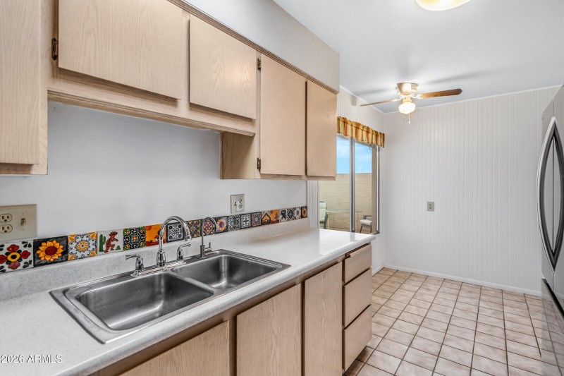 10737 W Santa Fe Dr-13