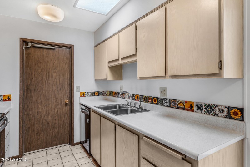 10737 W Santa Fe Dr-15