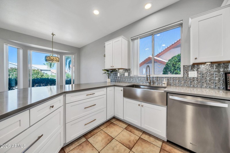 BEAUTIFUL QUARTZ COUNTERS