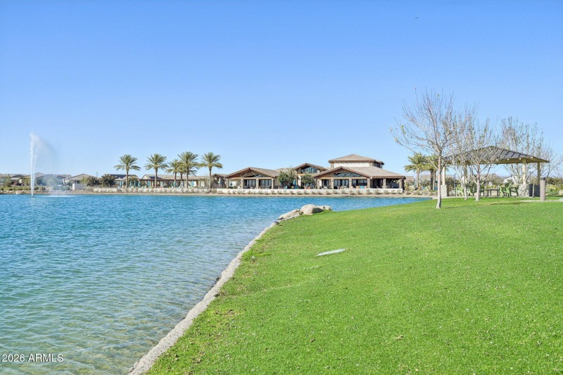 51-web-or-mls-W Fallen Leaf Ln-2002-922