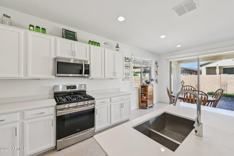 16-web-or-mls-W Fallen Leaf Ln-S2002-016